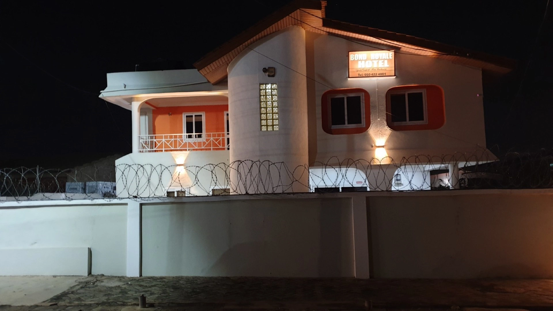 Bond Royale Hotel Slider 1