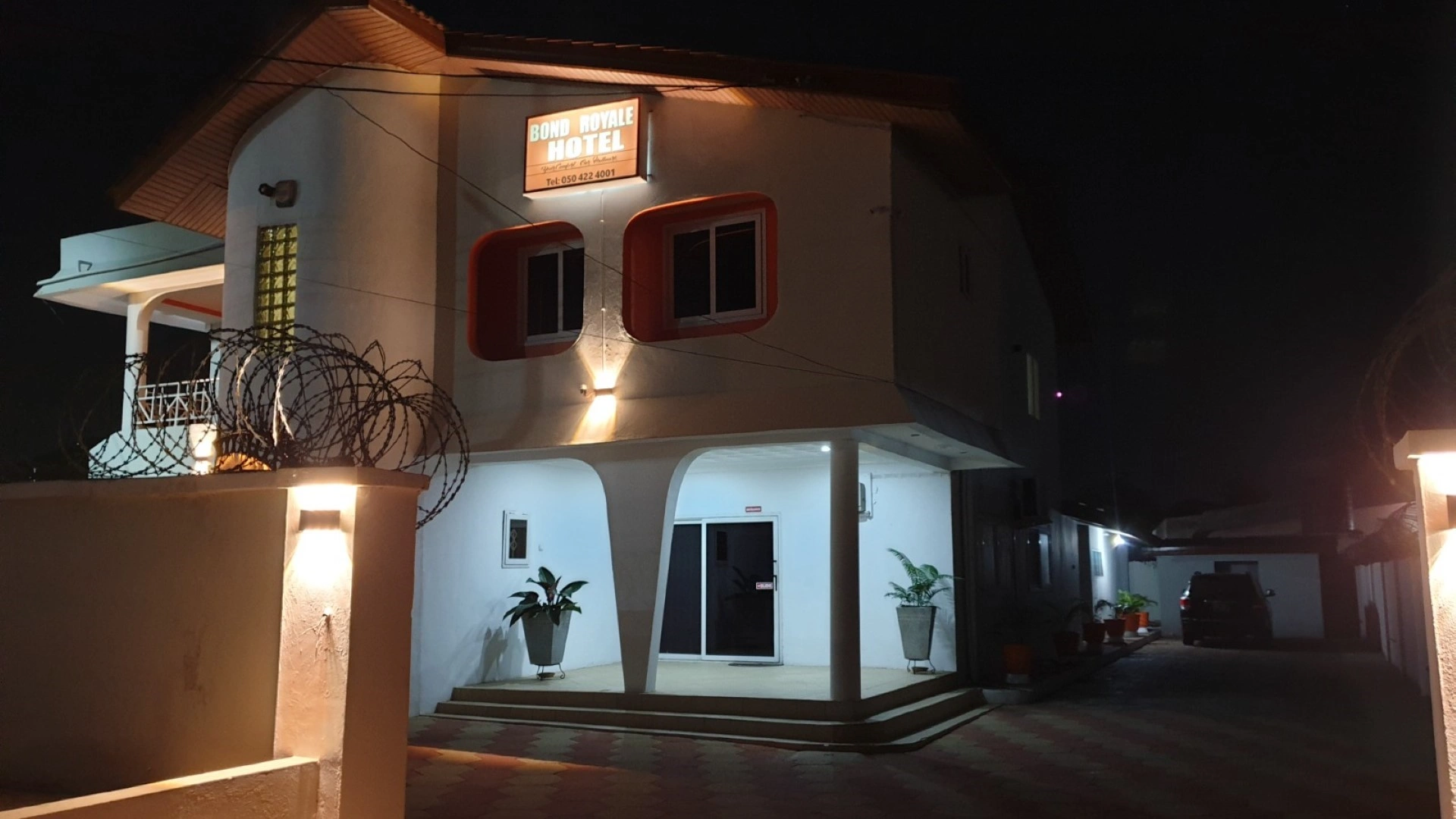 Bond Royale Hotel Slider 1